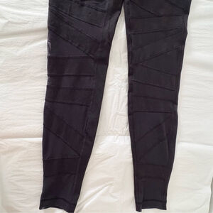 Lululemon | Wunder Under HR Tech Mesh 28” | Sz 8 | Black | EUC